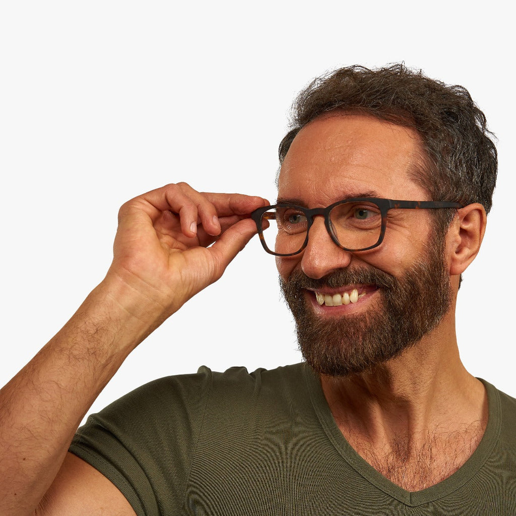 mens bornholm dark turtle reading glasses - www.luxreaderssweden.com